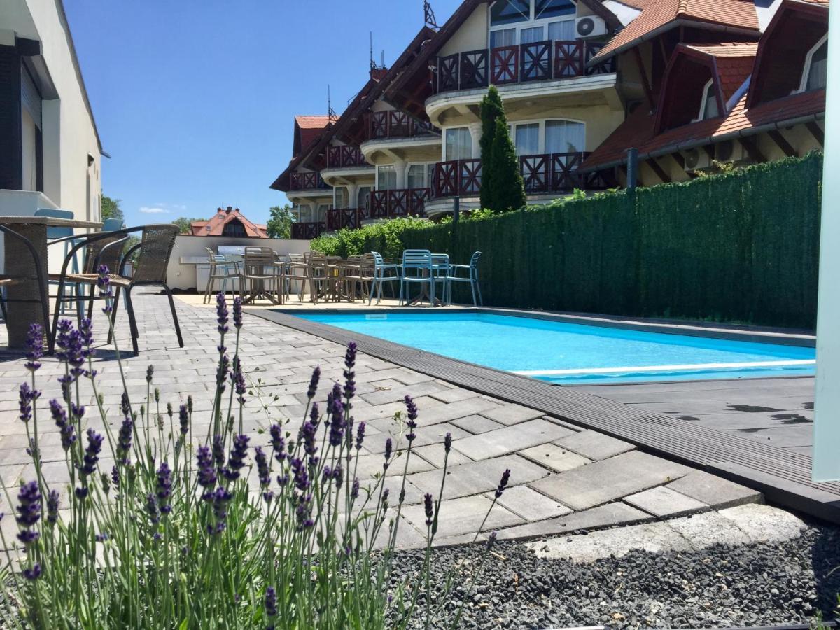 Lelle Marine Resort Màlna Apartman Balatonlelle Esterno foto