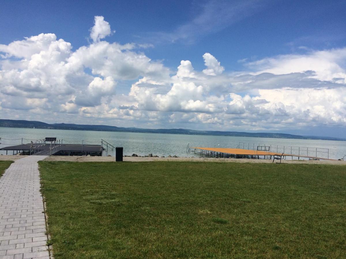 Lelle Marine Resort Màlna Apartman Balatonlelle Esterno foto